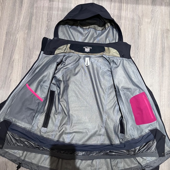 ARCTERYX women's gore-tex rain jacket medium black ski water resistant - Picture 3 of 10